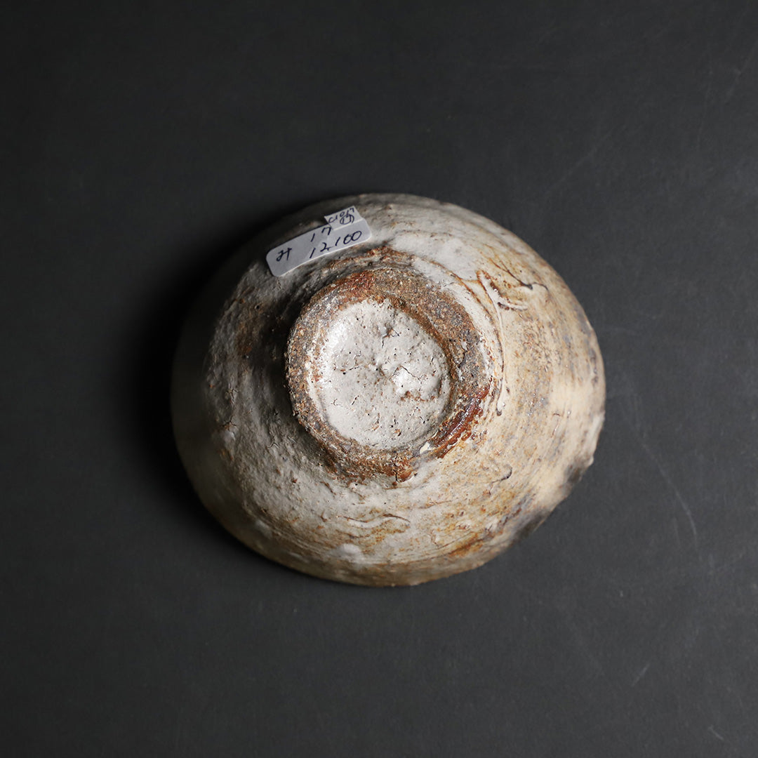 三藤るい / 黒唐津ぐい呑（一点物） – HULS GALLERY TOKYO