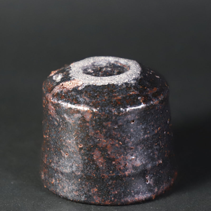 Black Karatsu sake cup 2 by Kota Tanaka