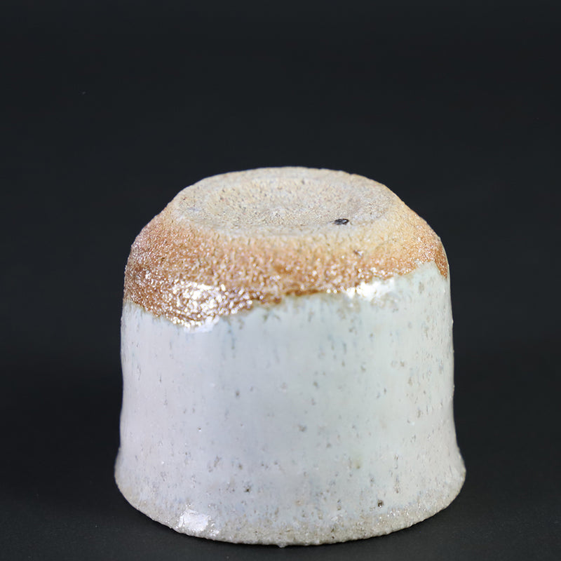 Madara Karatsu sake cup by Naoto Yano