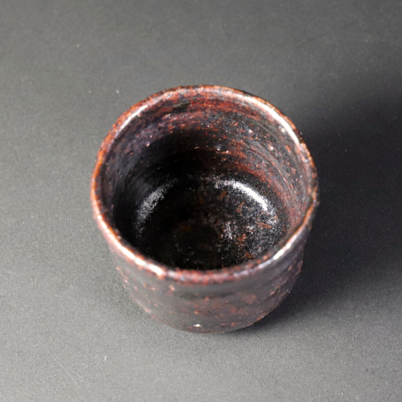 Black Karatsu sake cup 2 by Kota Tanaka
