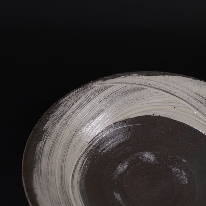 武末日臣 作 刷毛目7寸皿 – ギャラリー一番館オンラインショップ