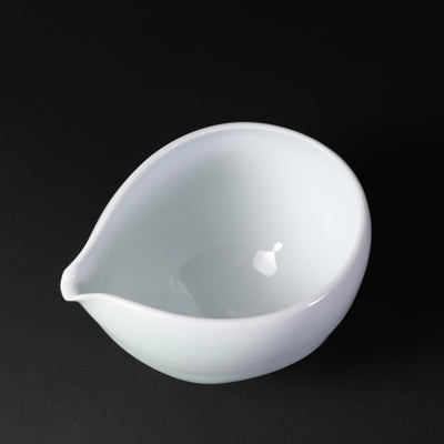 百田暁生　作　青白磁片口