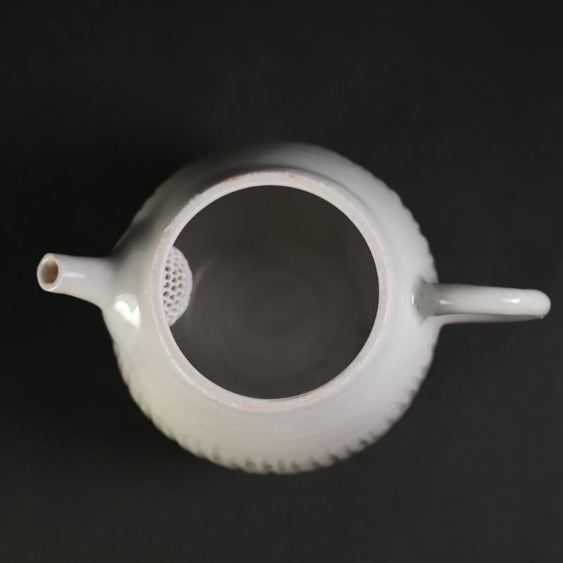 White porcelain tea by Masahiro Takehana