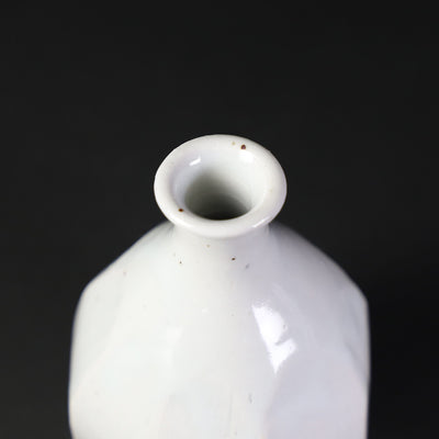 岡本作礼　作　白磁面取徳利
