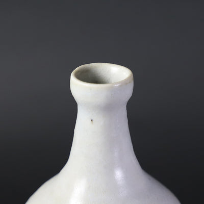 White porcelain vase by Soichiro Maruta