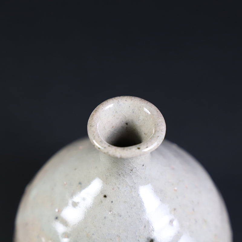 Written by Sakurei Okamoto, pictured Karatsu Tokkuri