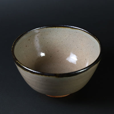 Nakazato Tarōemon Kiln, Illustrated Karatsu Tea Bowl (Whale)
