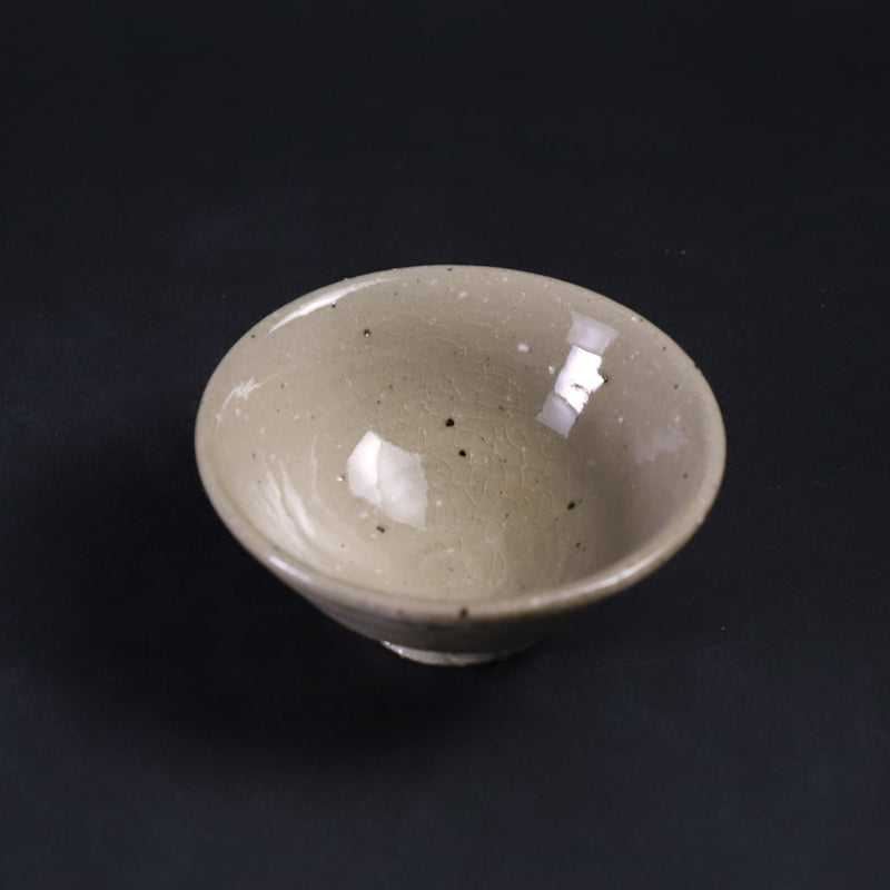 Karatsu sake cup by Takashi Nakazato