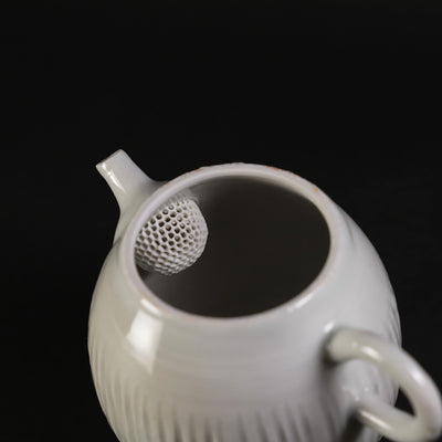 White porcelain tea by Masahiro Takehana