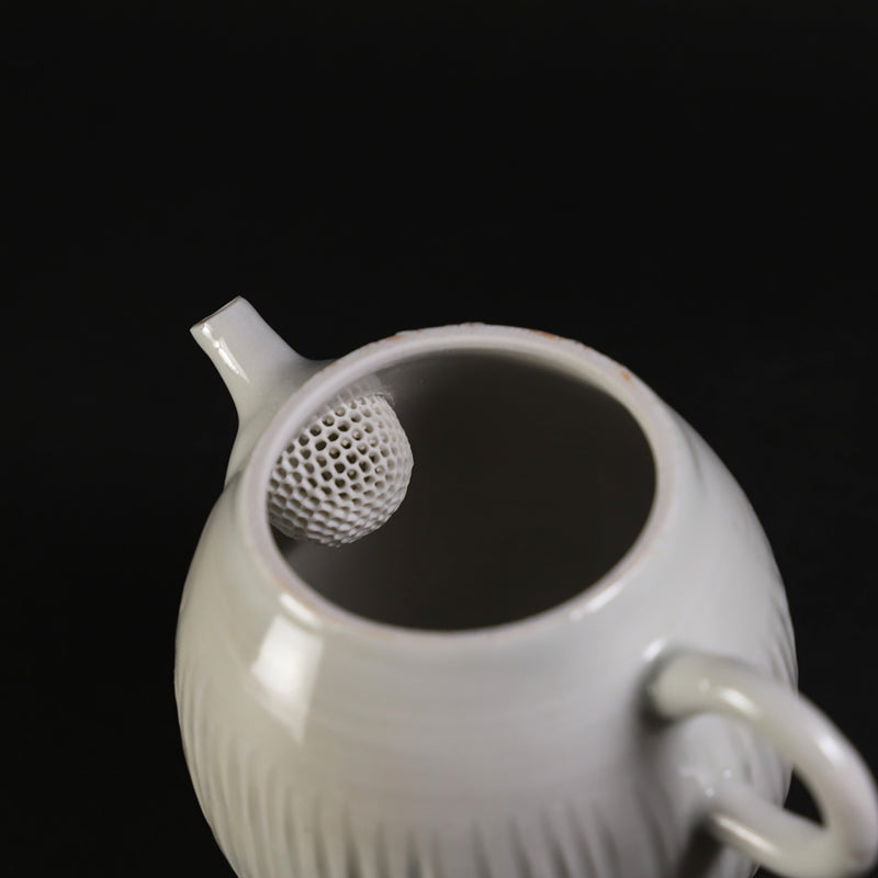 White porcelain tea by Masahiro Takehana