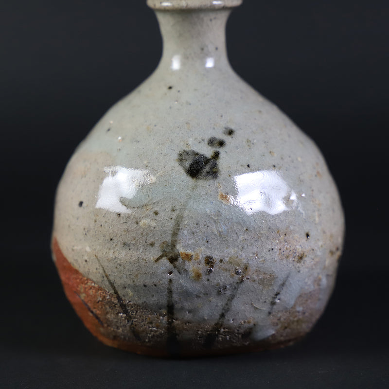 Written by Sakurei Okamoto, pictured Karatsu Tokkuri