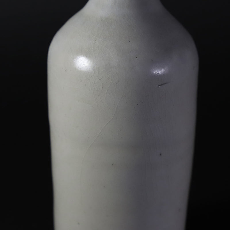 White porcelain vase by Soichiro Maruta