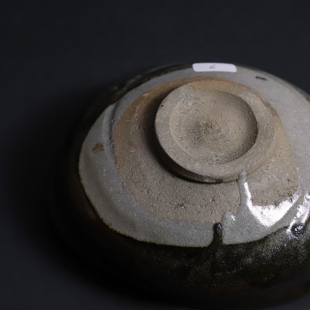 矢野直人作　黒唐津茶碗　径8.3cm 高さ9.1cm 未使用 共箱 共布 栞 矢野直人作 黒唐津茶碗 径8.3cm 高さ9.1cm 未使用 共箱 共布 栞
